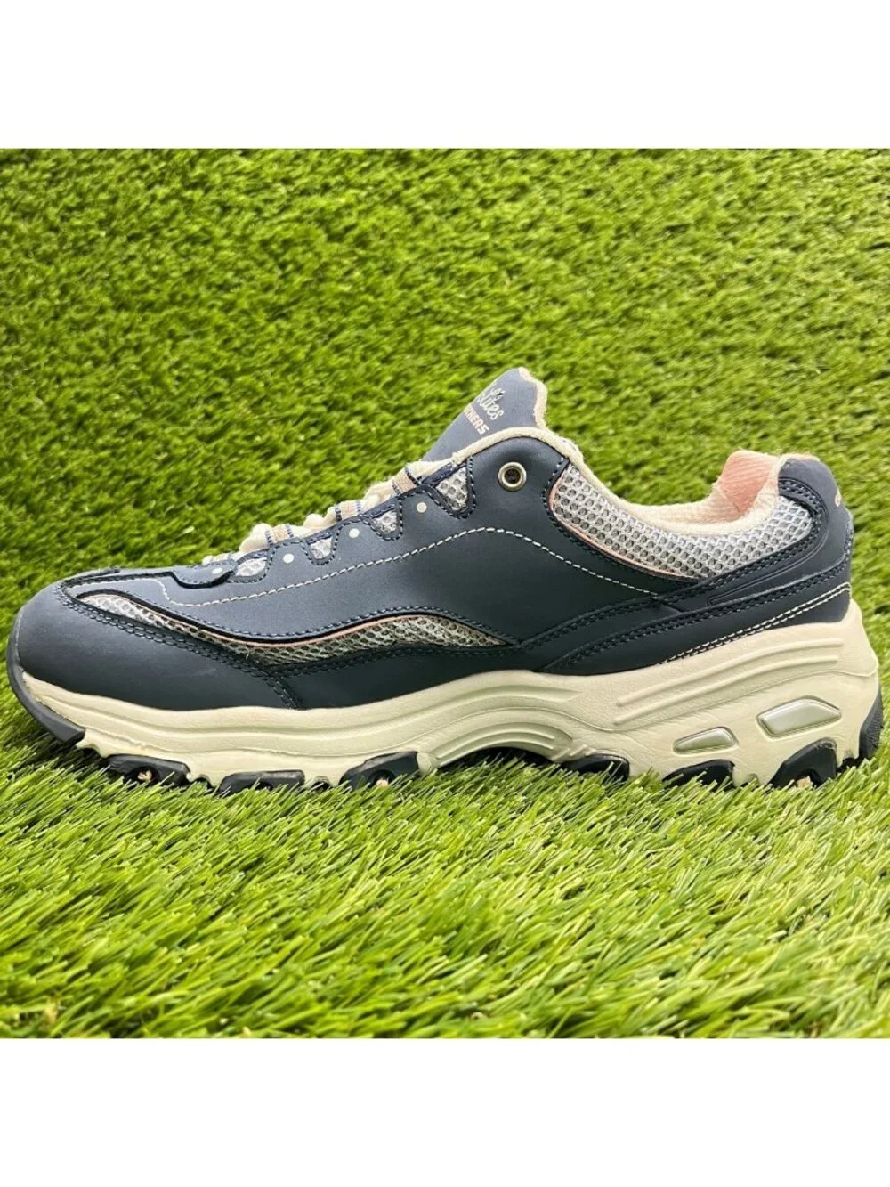 Skechers please review